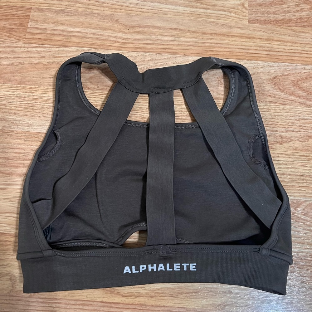 Alphalete trinity bra in “Mocha” 🤎